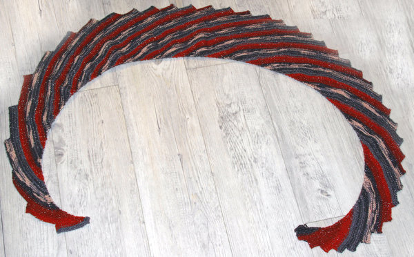 Drachenschal festlich - rot grau Lurex silber